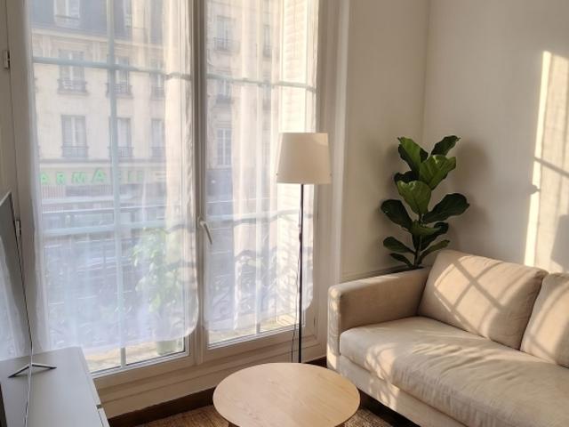 Studio meublé de 12m2 carrez + balcon Vaugirard