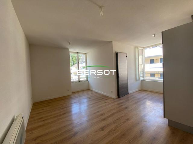 STUDIO MEUBLE DE 23 M²