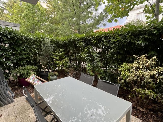 Studio meublé de 36 m2 avec jardin privatif de 20 m2 et parking Nogent sur Marne