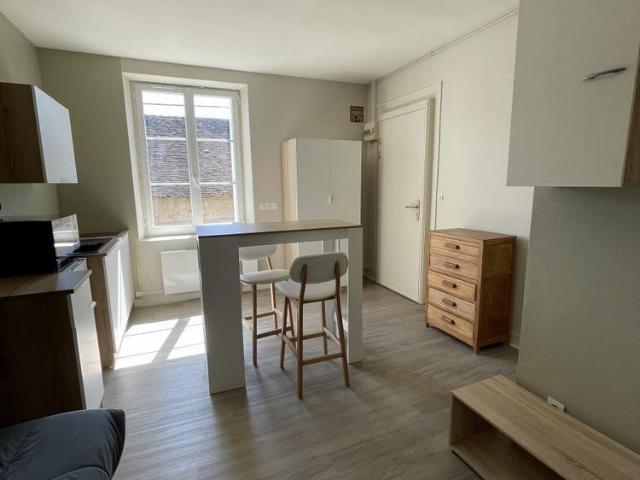 Studio meublé disponible
