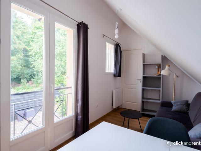 Studio meublé disponible à la location
