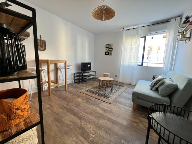 Studio meublé et climatisé Moufia
