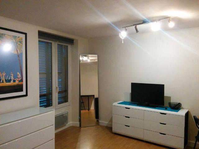Studio meublé et équipé 25 m² avec cuisine séparée
