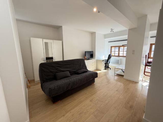 STUDIO MEUBLE ET RAFRAICHI 28M2 33 RUE CHARLES DE GAULLE