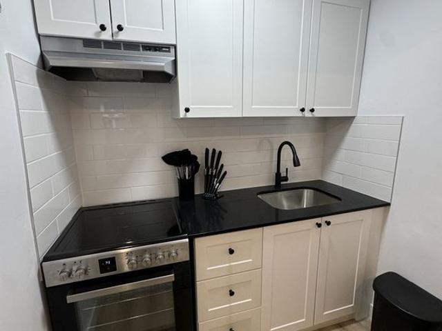 Studio Meublé – Ellendale Ave