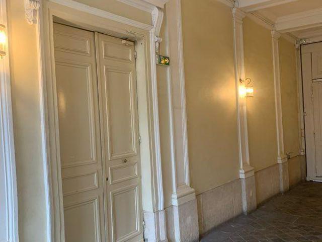 Studio meublé emplacement exception Champs Élysée