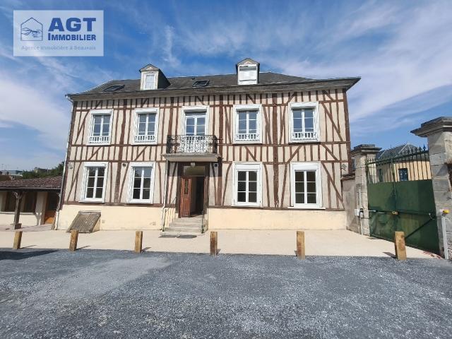 STUDIO MEUBLE EN CENTRE VILLE A BEAUVAIS