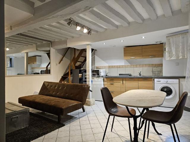 Studio meublé en cour intérieure en centre ville de Rouen