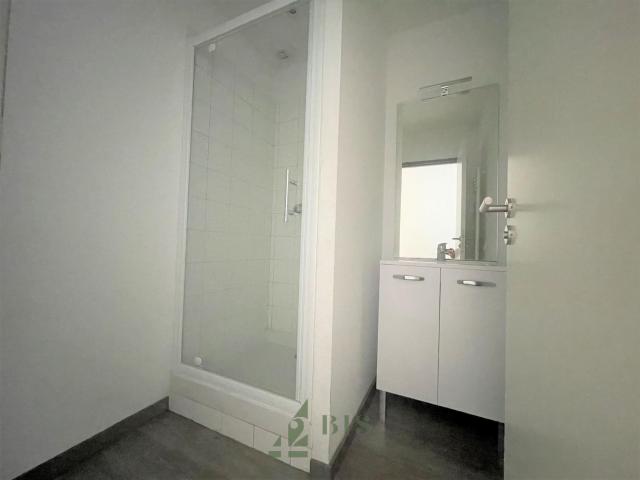 STUDIO MEUBLE EN FACE DE L' IUT