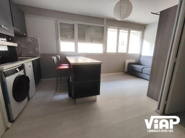 STUDIO MEUBLE EN HYPER CENTRE A PROXIMITE DE LA MAIRIE