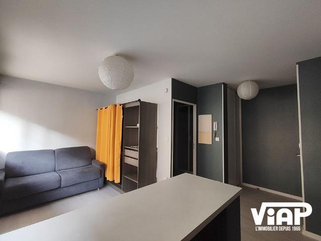 STUDIO MEUBLE EN HYPER CENTRE A PROXIMITE DE LA MAIRIE