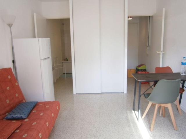 Studio meublé en rez de jardin a qq pas des facs