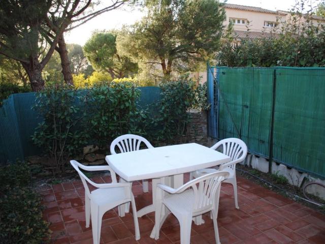 Studio meublé en rez de jardin la ciotat