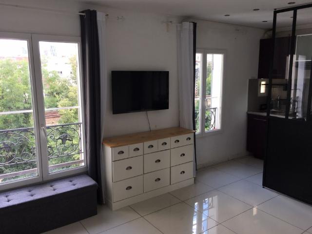 STUDIO MEUBLE ENTRE GARE ET DEFENSE