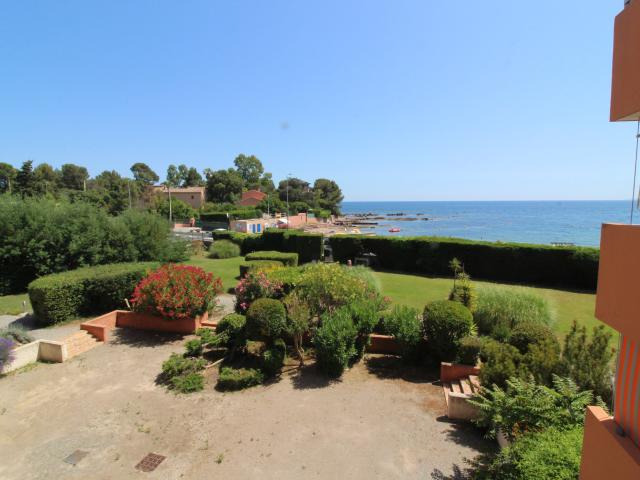 Studio meublé face à la plage de la Péguière Boulouris