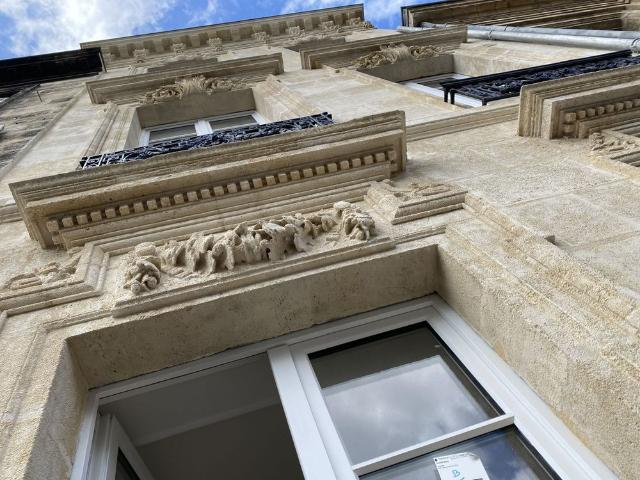 STUDIO MEUBLÉ HAUT DE GAMME FONDAUDÈGE RARE