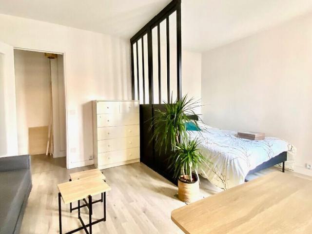 Studio Meublé lumineux avec Parking