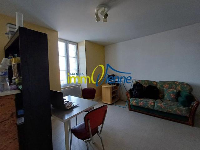 Studio Meublé Lussac Les Chateaux 1 pièce s 24.73 m2