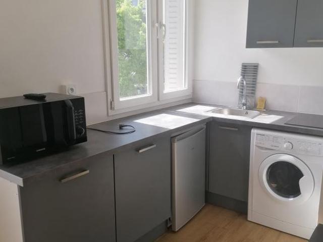 STUDIO MEUBLE LYON 7/MANUFACTURE DES TABACS 21 m²