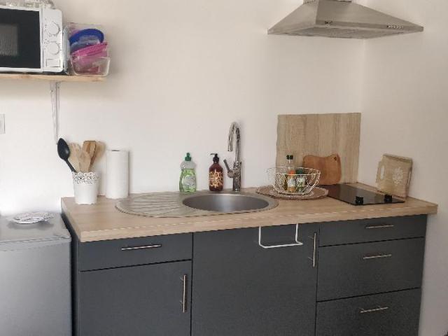Studio meublé, lave/sèche linge et internet