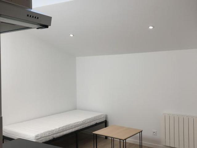 STUDIO MEUBLE LOT 104