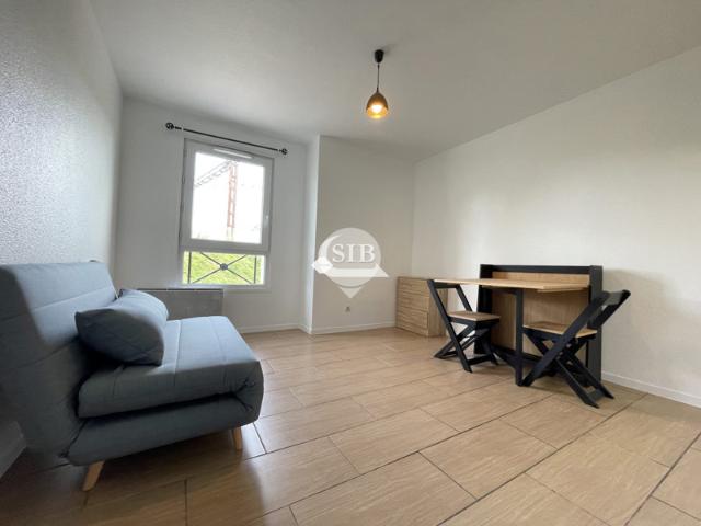 Studio meublé Loyer 440 €  + 60 €