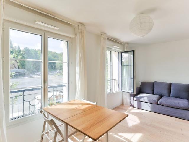 STUDIO MEUBLE PLACE DU GARDE