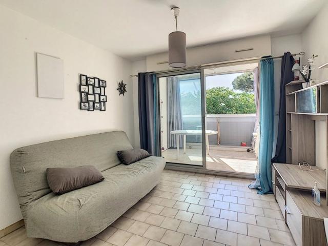STUDIO MEUBLE PLACE DE PARKING