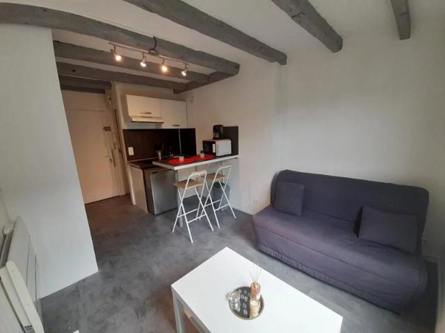 STUDIO MEUBLE/ PLACE ST SILAIN