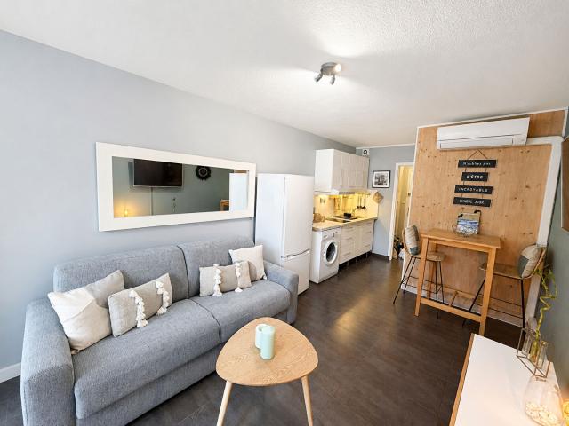 Studio meublé Ponant avec loggia et parking eau electricité a l'année
