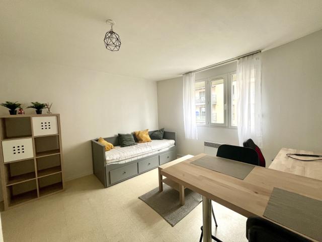 STUDIO MEUBLE PROCHE CENTRE JAUDE T2 proche place de Jaude T1bis résidence GALAXIE boulevard Berthelot
