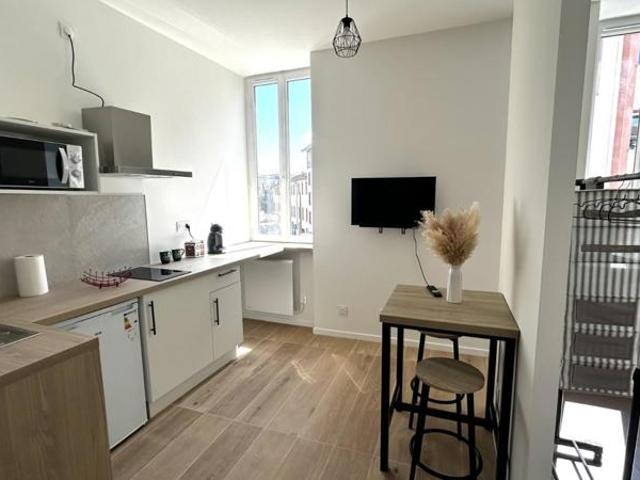 STUDIO MEUBLE PROCHE GARE