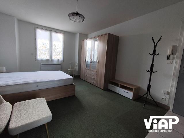 STUDIO MEUBLE QUARTIER CALME