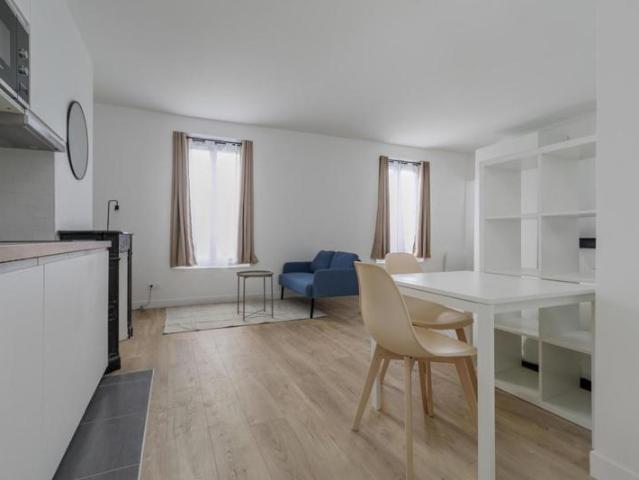 STUDIO MEUBLE RUE BOBILLOT