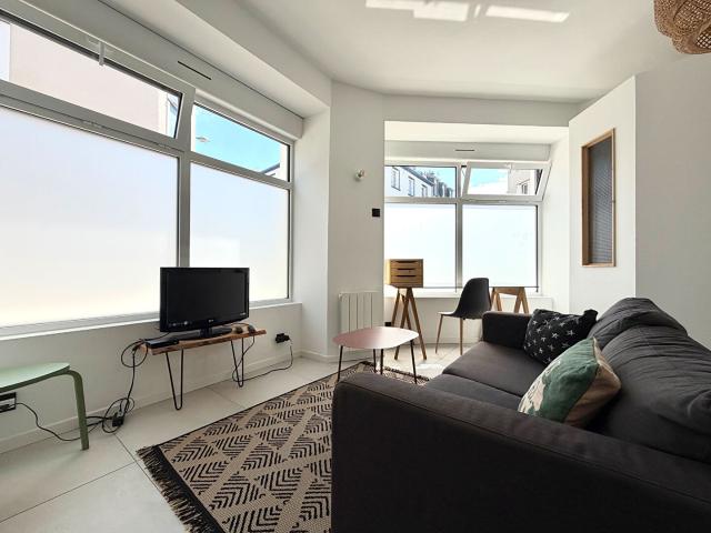 STUDIO MEUBLÉ RUE CHARLES BERTHELOT 25.70 m²