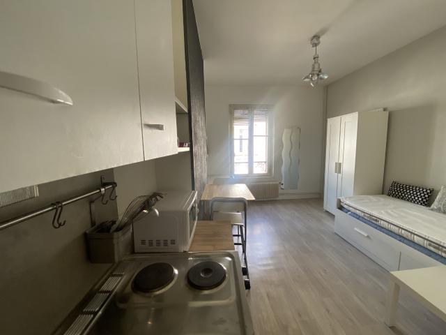 Studio meublé rue Gambetta proche centre ville