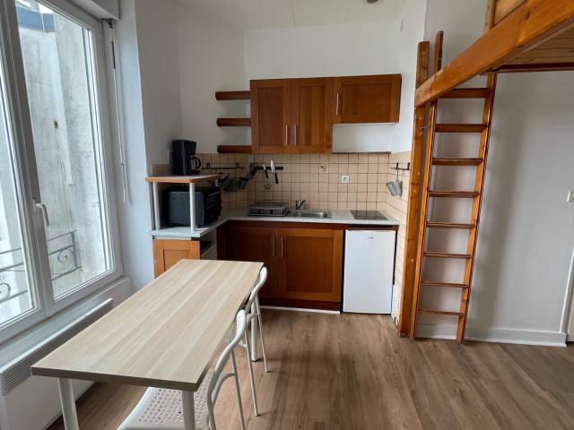 STUDIO MEUBLÉ RUE GEORGES LEYGUES 14.65 m²