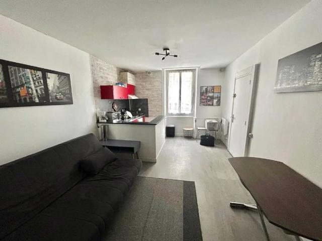 STUDIO meublé / rue Louis Mie