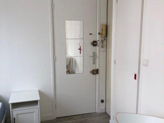 Studio meublé Rue Massena rez de chaussée côté rue
