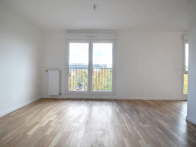 STUDIO MEUBLE RUEIL MALMAISON PLAINE GARE AVEC COIN NUIT A 5MN A PIED DE LA GARE RER