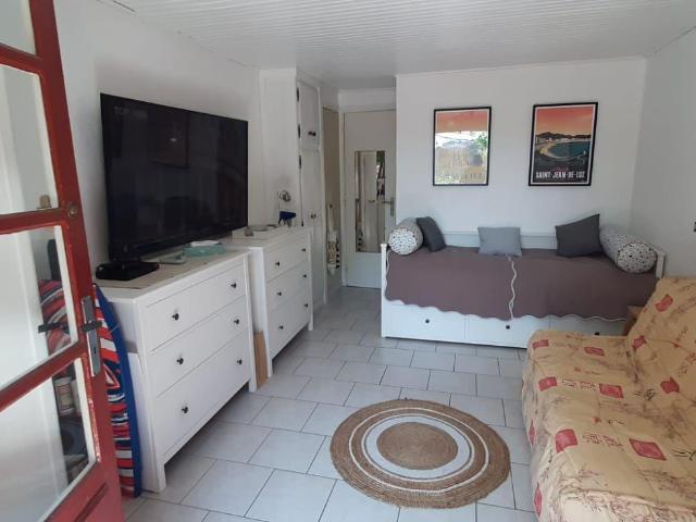 Studio meublé RDC tout confort – Quartier Acotz