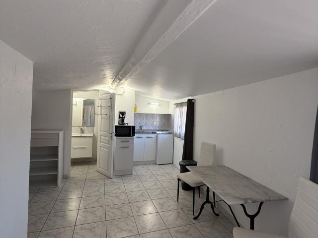 STUDIO MEUBLÉ REFAIT A NEUF AUBAGNE