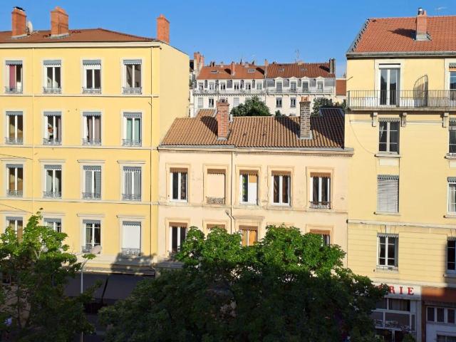 Studio meublé refait à neuf Saxe Gambetta