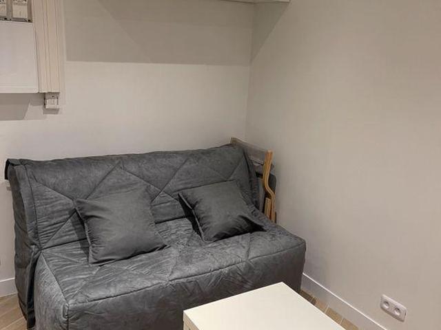 Studio meublé refait à neuf Studio et Immeuble