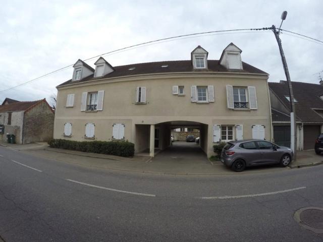 Studio meublé refait à neuf + parking