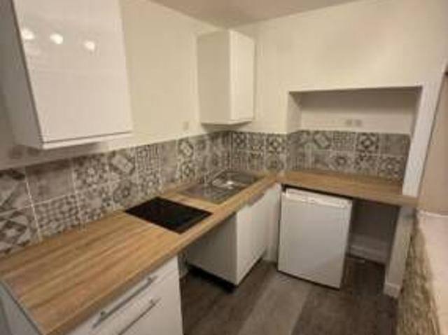 Studio meublé rénové de 20 m² avec terrasse privat