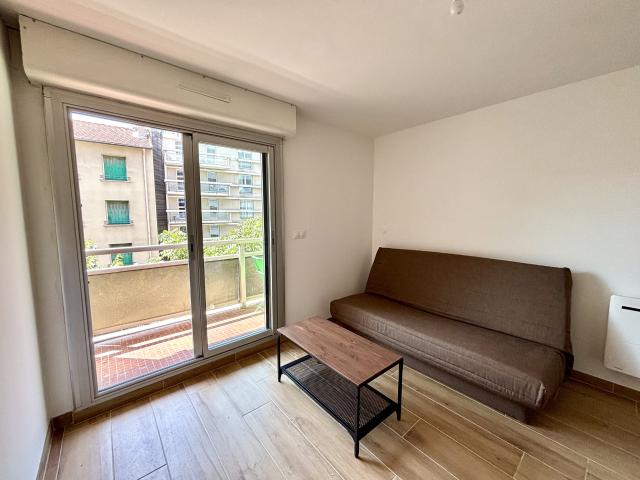 Studio meublé rénové de 20m2 avec balcon Secteur La Timone