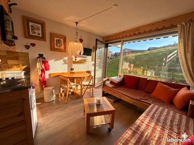 Studio meublé rez de jardin au pied des pistes