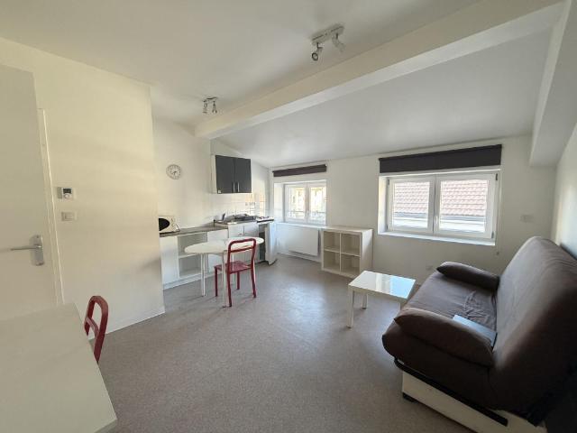 STUDIO MEUBLE SUR COUR 21M2 33 RUE CHARLES DE GAULLE