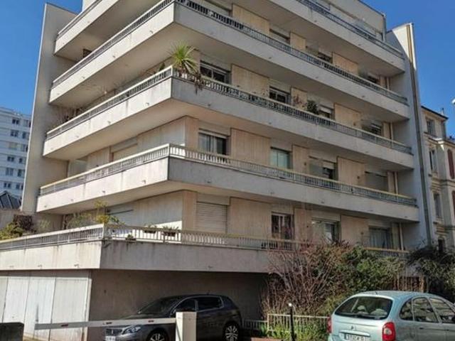 Studio meublé tout confort avec vue Seine à Courbevoie